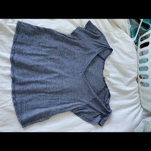 Cropped navy blue vcut shirt